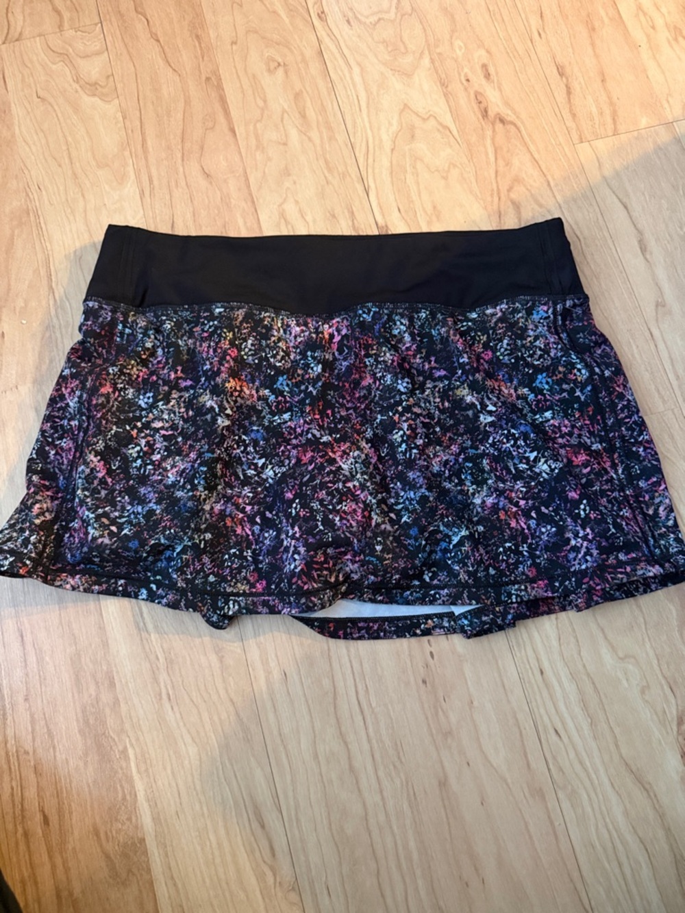 Lululemon pace revival size 8 floral spray multi skirt